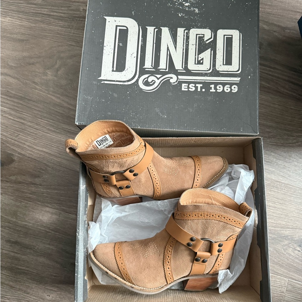 Dingo Light Brown Buckle Boots
